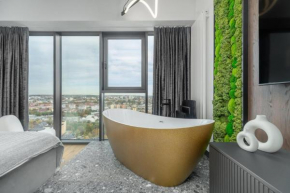 Skyline Bath Suite Hanza Tower 20th Floor